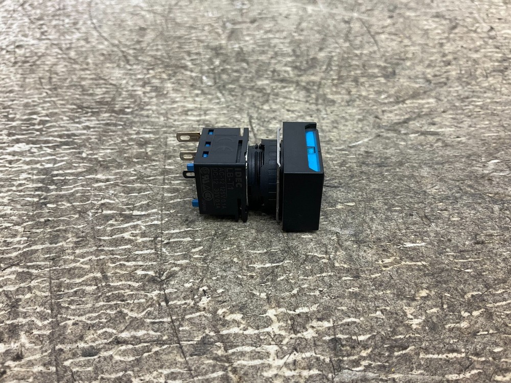 IDEC LB-T1 Blue Illuminated Push Button LBT1 (TSC)