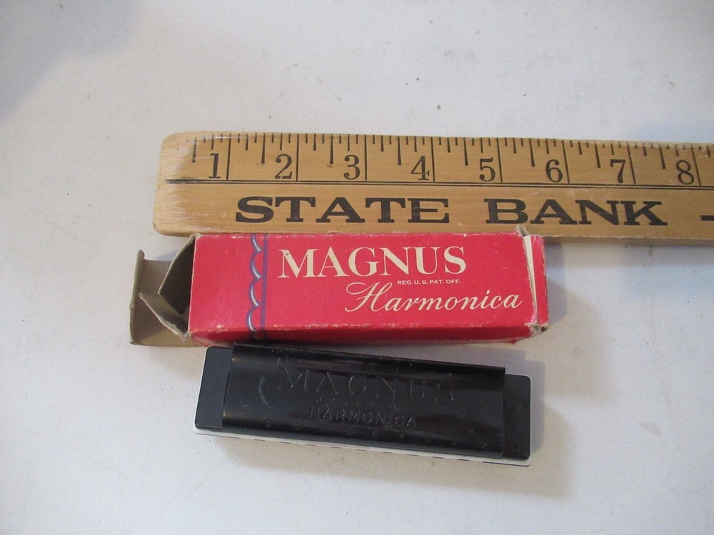 Vintage Magnus plastic Harmonica in box NICE