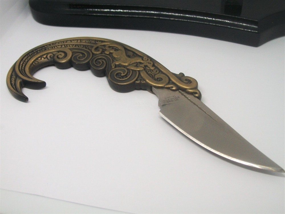 Vintage Knife Decor on Black Lacquer Stand