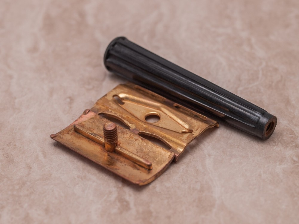 1940s - Gillette Tech DE Double Edge 3 Piece Razor - Bakelite Handle