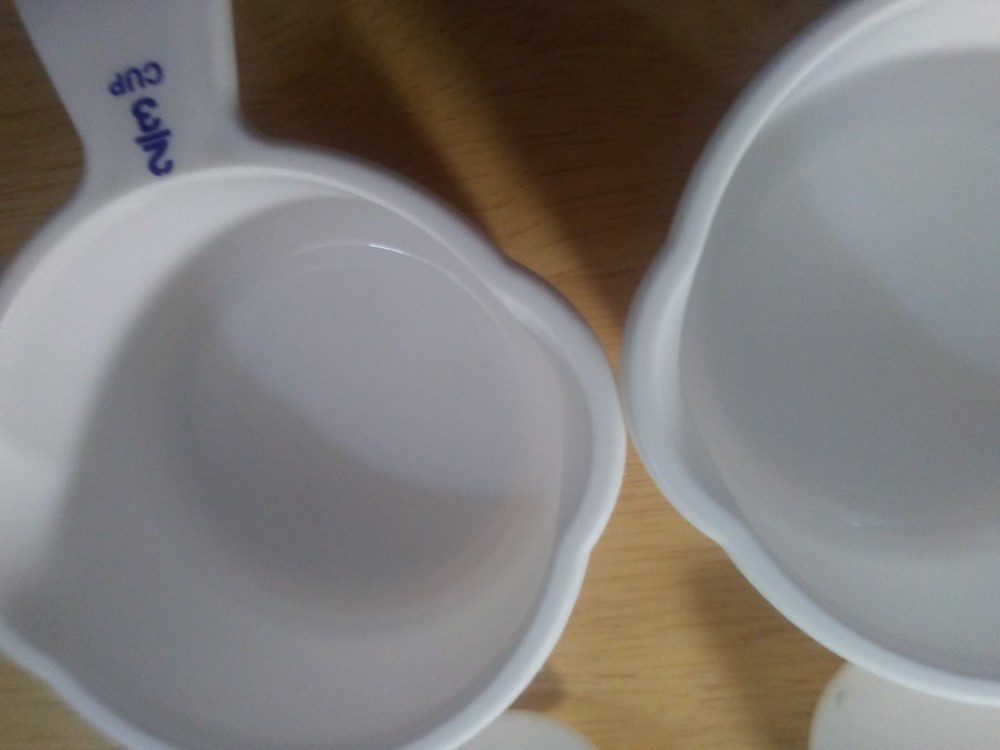Tupperware curved handled measuring cups ergo