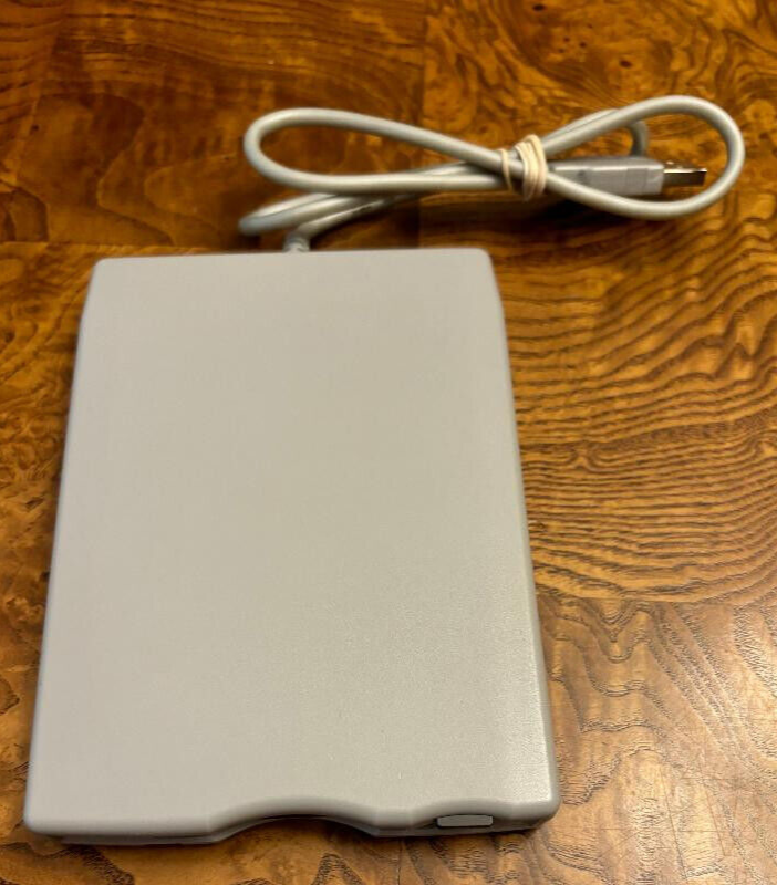 SmartDisk USB External Floppy Disk Drive Mitsumi Model D353FUE