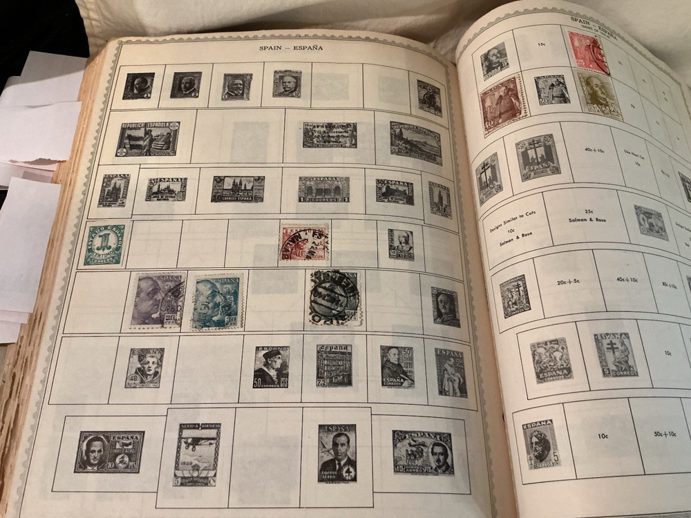 The New World Wide Postage Stamp Album with Over 775 Stamps See Photos