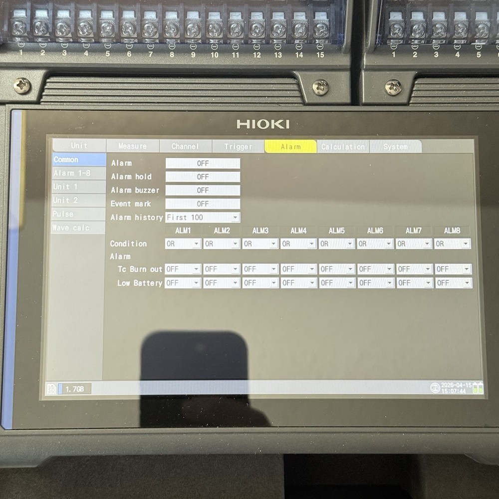 Hioki Data Memory Logger HiLogger LR8450 With (2) Voltage Temp Unit U8550