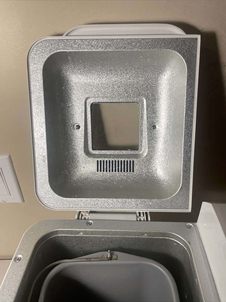 Regal Kitchen Pro Breadmaker Automatic 2lb Model K6743 With Guide Cookbook Works