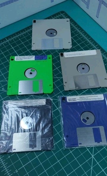 Amiga Workbench Commodore Version 1.2 & Basic Floppy Disk +3