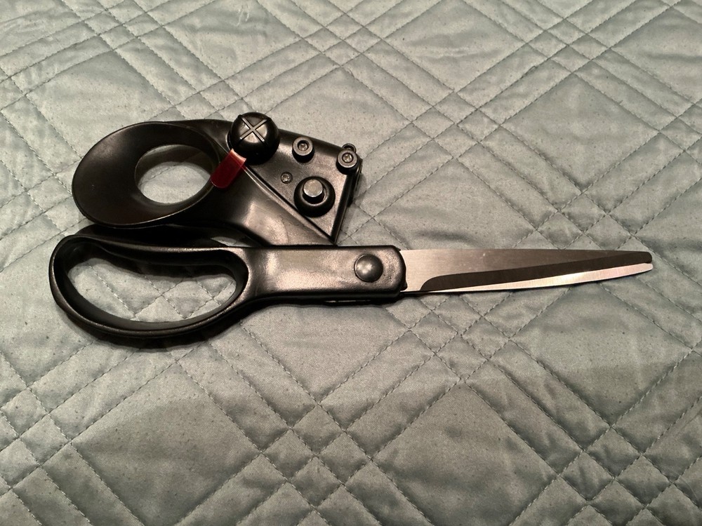 🌸 Multifunctional Laser Guided Cuts Straight 8.5” Black Handle Scissors 🌸