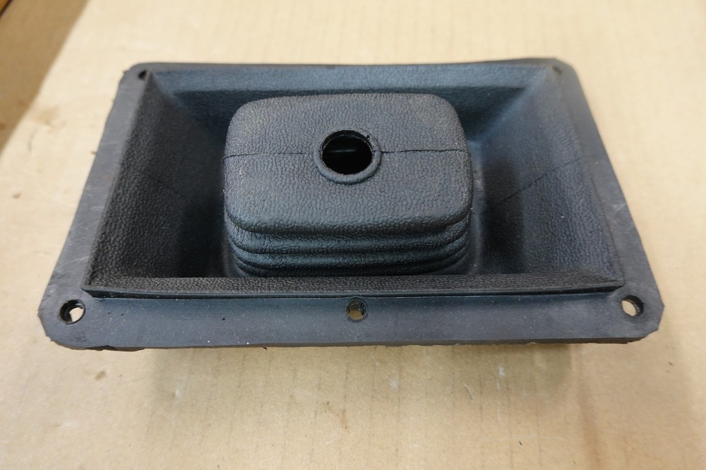 NEW MOPAR PERFORMANCE 1967 TO 1976 A BODY SHIFT BOOT.