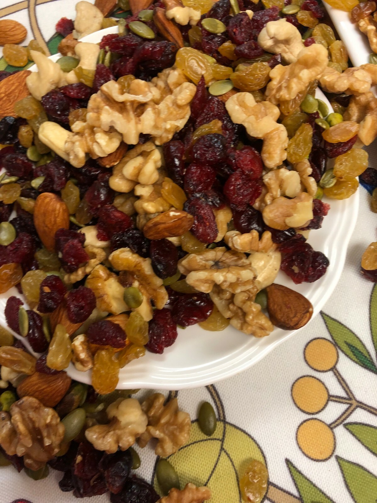 Omega-3 Deluxe Mix Cranberries Raisins Cashews Walnuts Almonds Pistachio Pecan