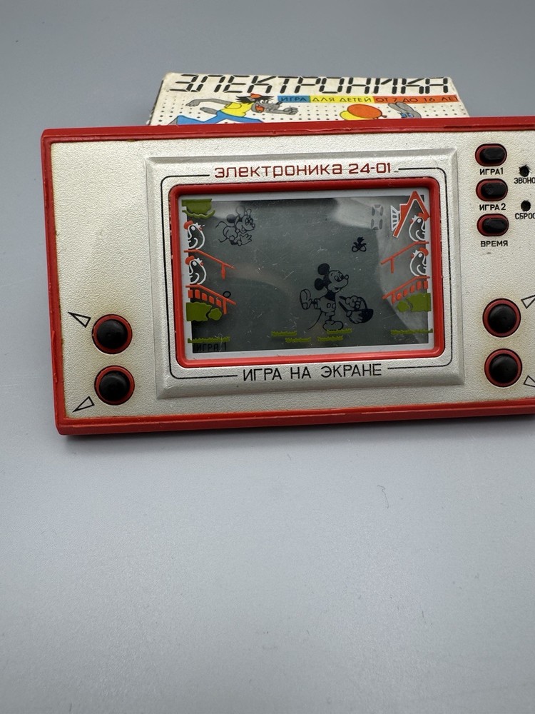 Electronics 24-01 Mickey Mouse (1984) Soviet LCD Game