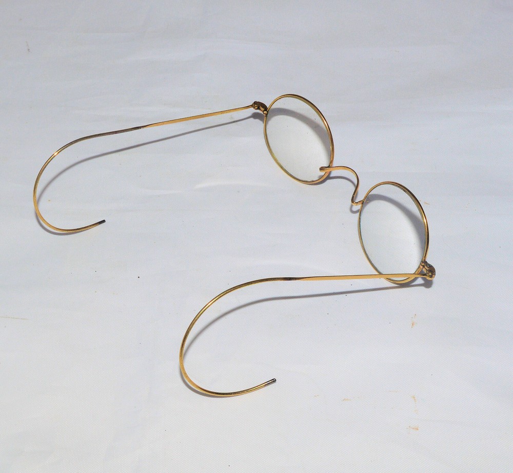 4 x vintage spectacles.
