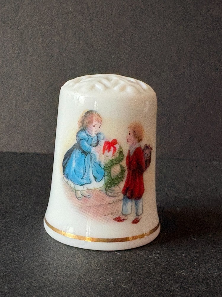 Avon Christmas Thimble 1984