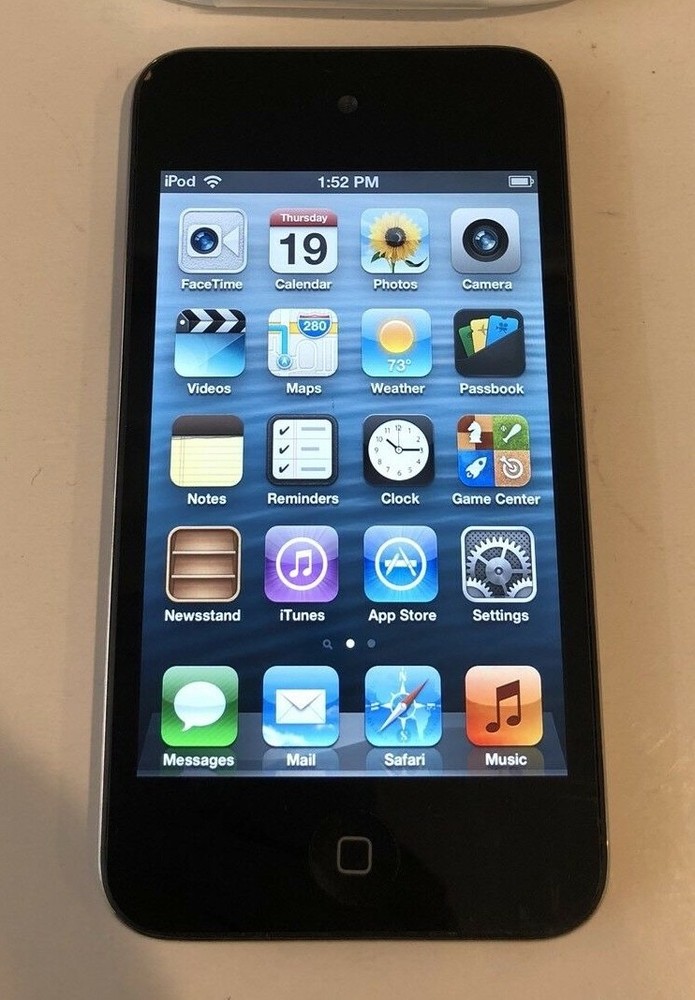 Apple iPod touch 4th Generation Black (8 GB) - Good Condition