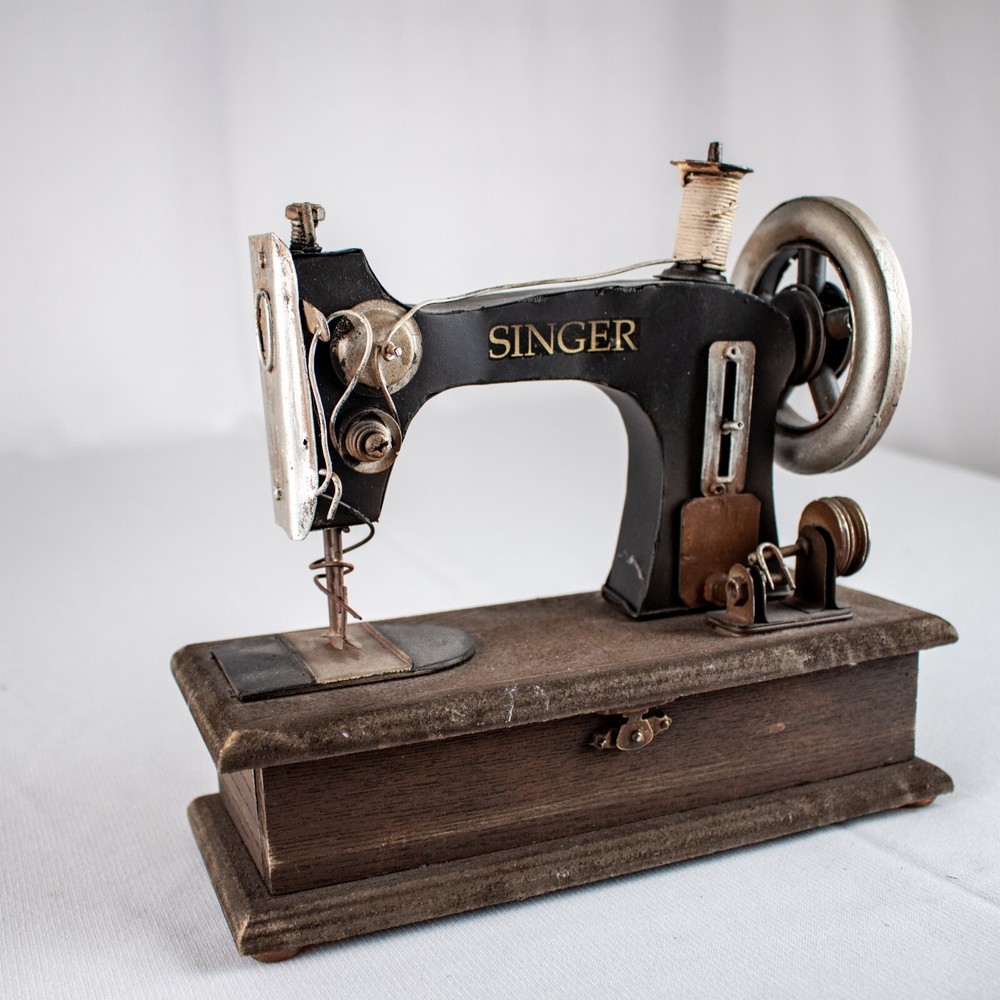 SINGER Sewing Machine Tools Hidden Jewelry Box Decor