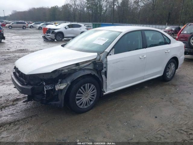 PASSAT 2015 Glove Box 4936879