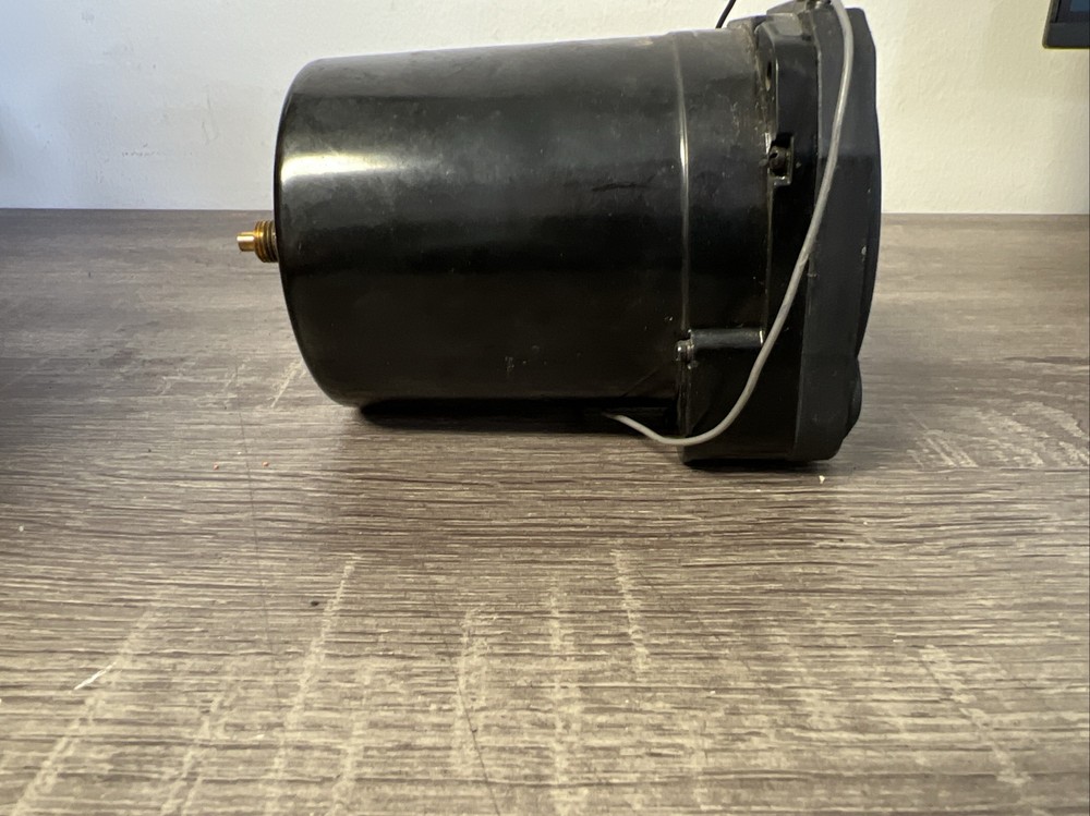 United Instruments, Inc. Beechcraft Vertical Speed Indicator P/N: 7040