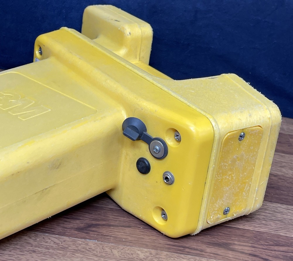 Dynatel 2210 3M Cable & Pipe Locator Receiver