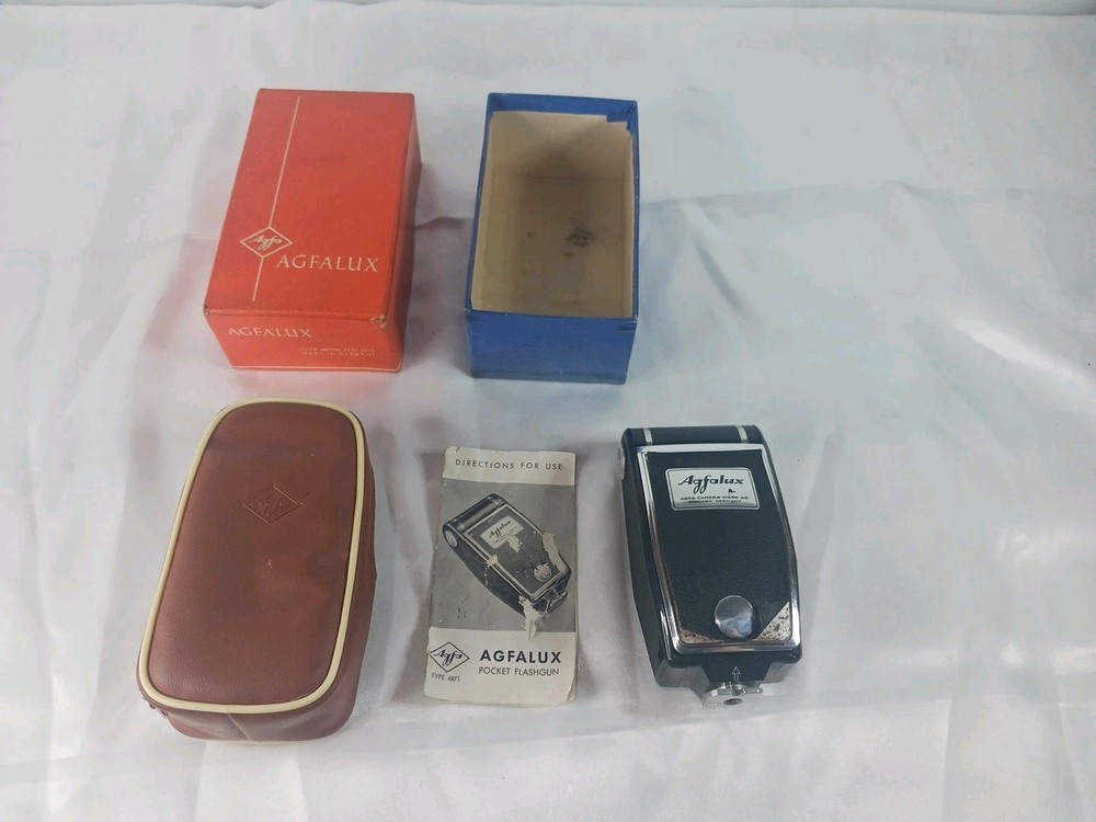 Agfalux AGFA Camera Werk AG Munchen Germany Camera Flash & Case - UNTESTED