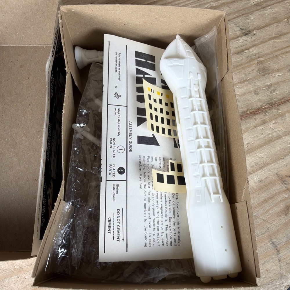 MPC Space: 1999 Hawk 10" Model Kit 1-1904