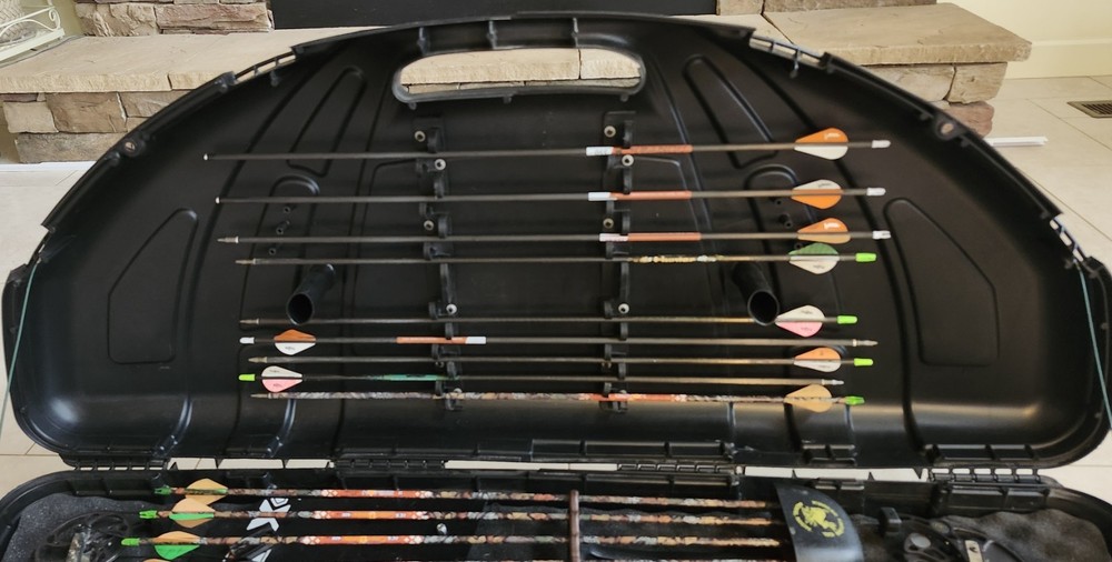 Mathews Drenalin Compound Bow 28"/60# Solocam, Hard Case, Accessories