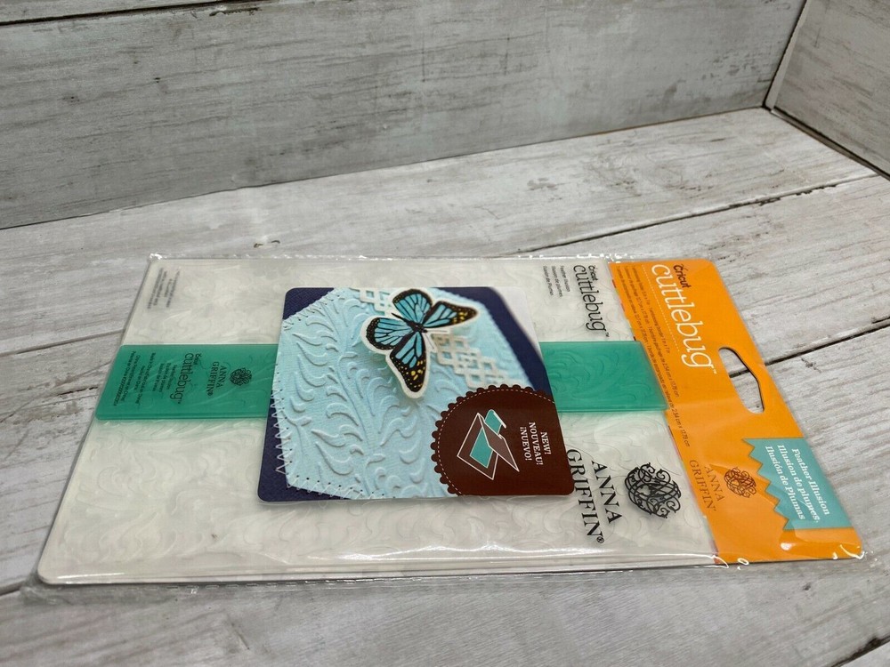 CUTTLEBUG 5 x 7 embossing folder FEATHER ILLUSION plus BORDER Anna Griffin set