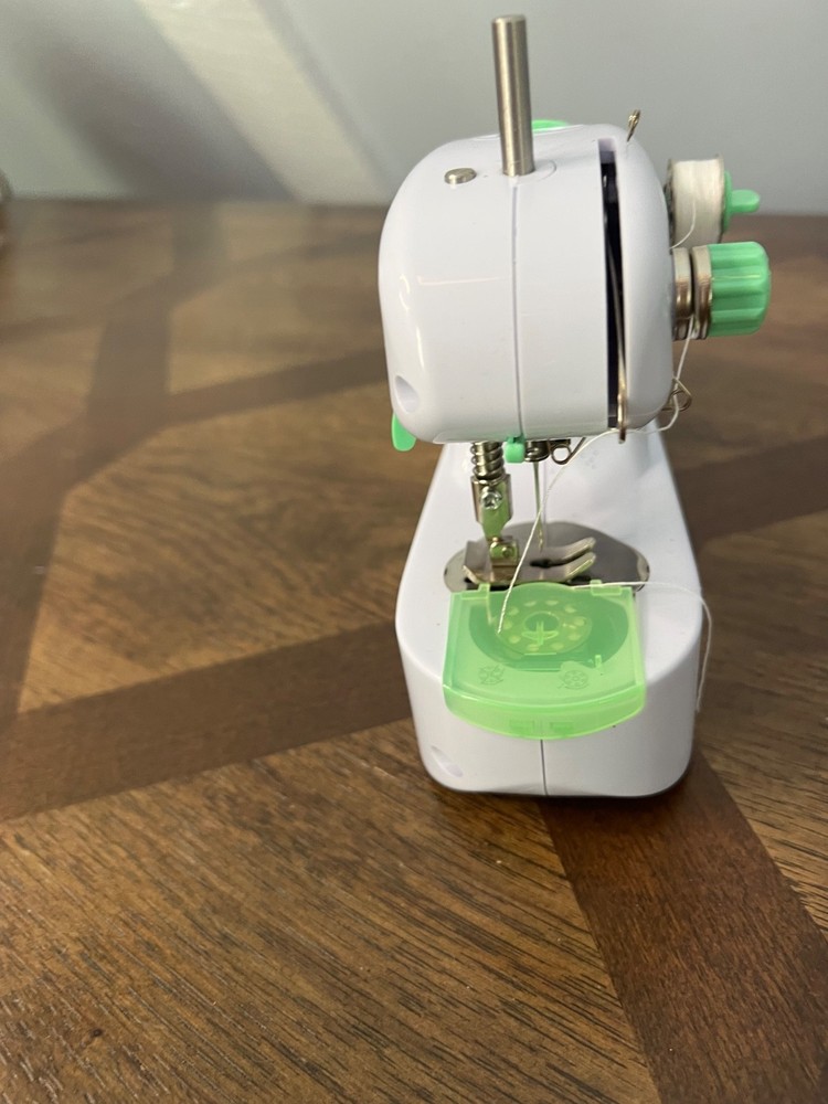 Singer Stitch Quick+ Cordless Mending Sewing Machine Portable
