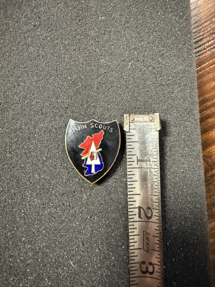 Vietnam War Military Crest Pin