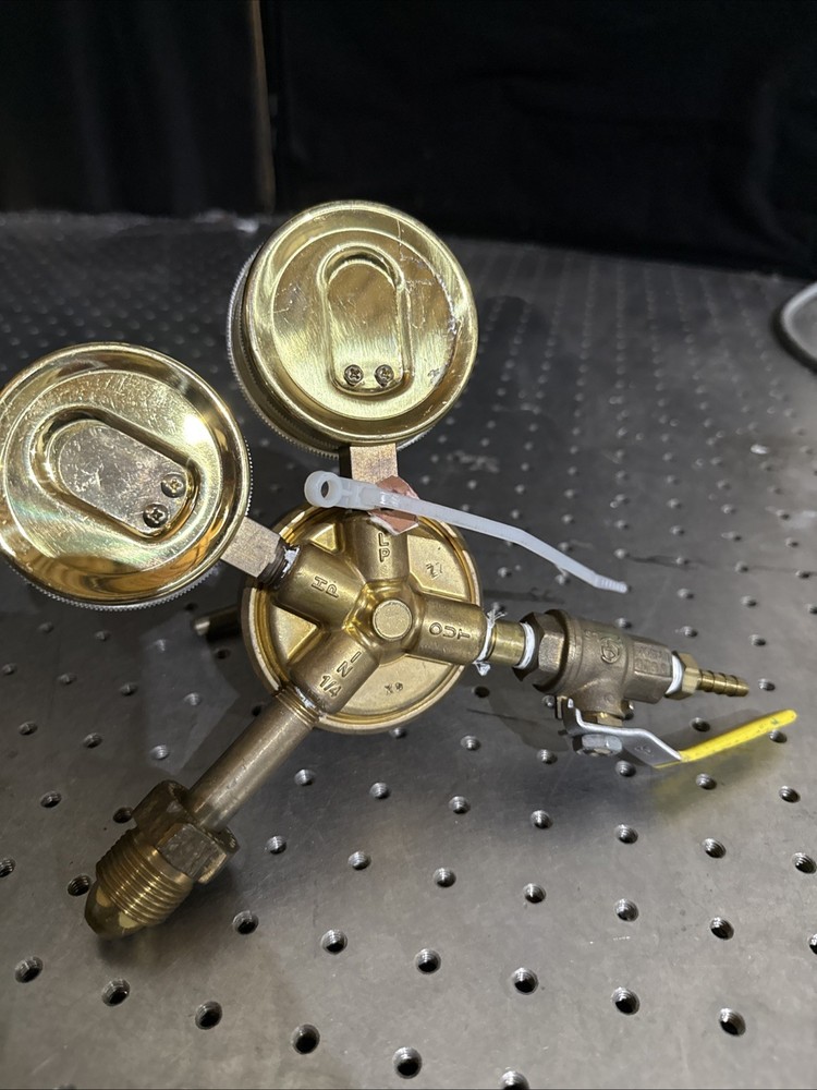 HARRIS 425-125 OXYGEN SINGLE STAGE REGULATOR, BRASS, CGA E-4