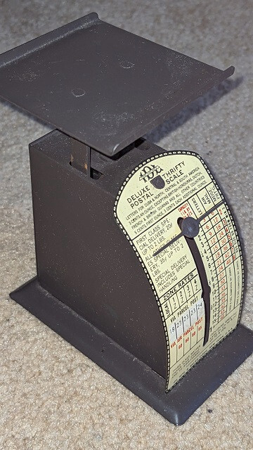 VINTAGE DELUXE THRIFTY POSTAL SCALE