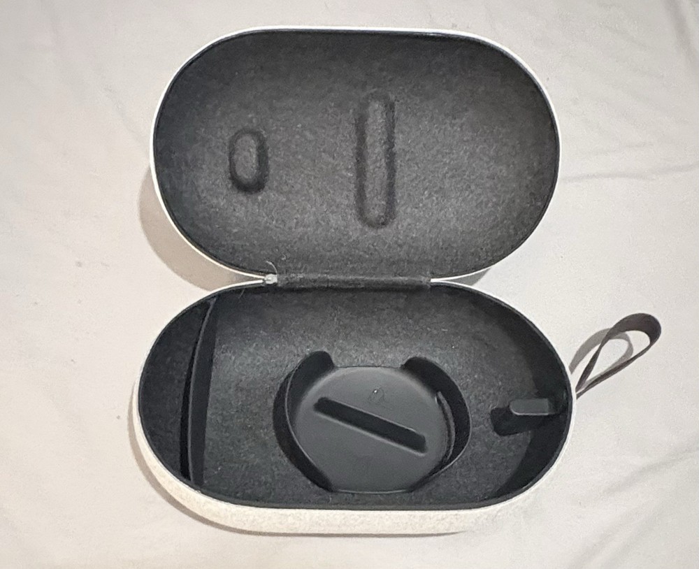 Meta Oculus Quest 2 (256gb) Standalone VR Headset Barely Used W/ Hard shell Case