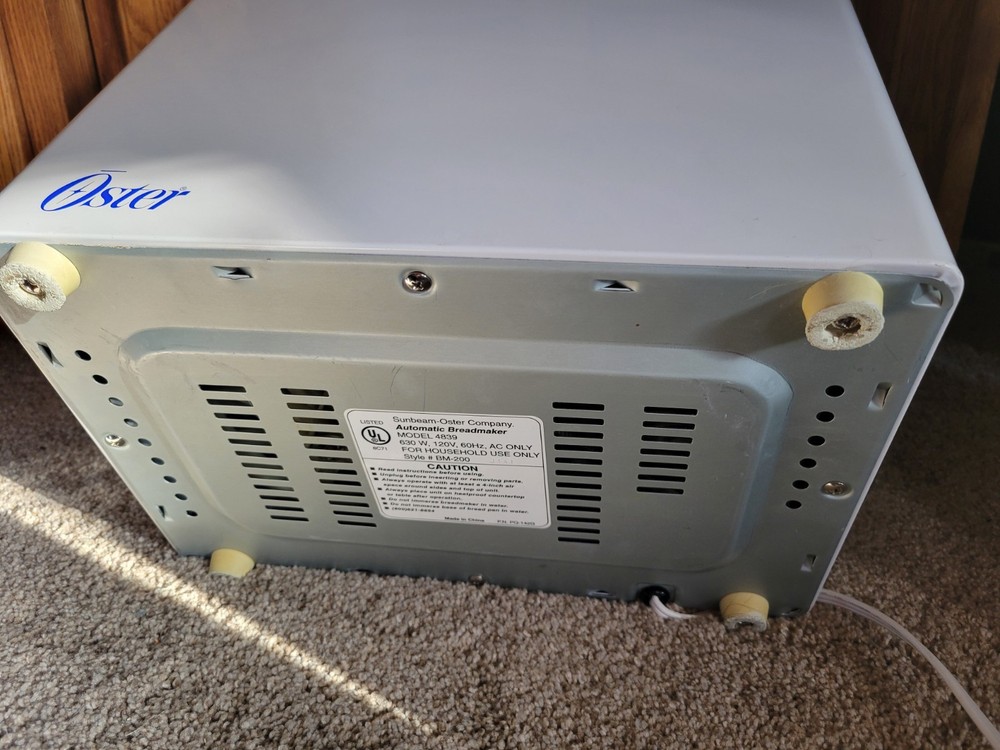 Oster Automatic Bread Maker 2 Lbs Loaf Model 4839 Works Great