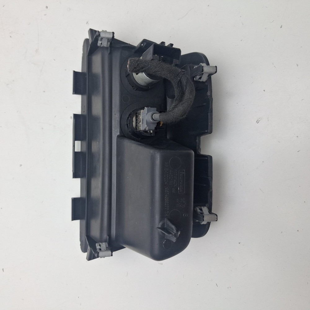2014-2019 Peugeot 208 Center Console Usb Socket 9674655277