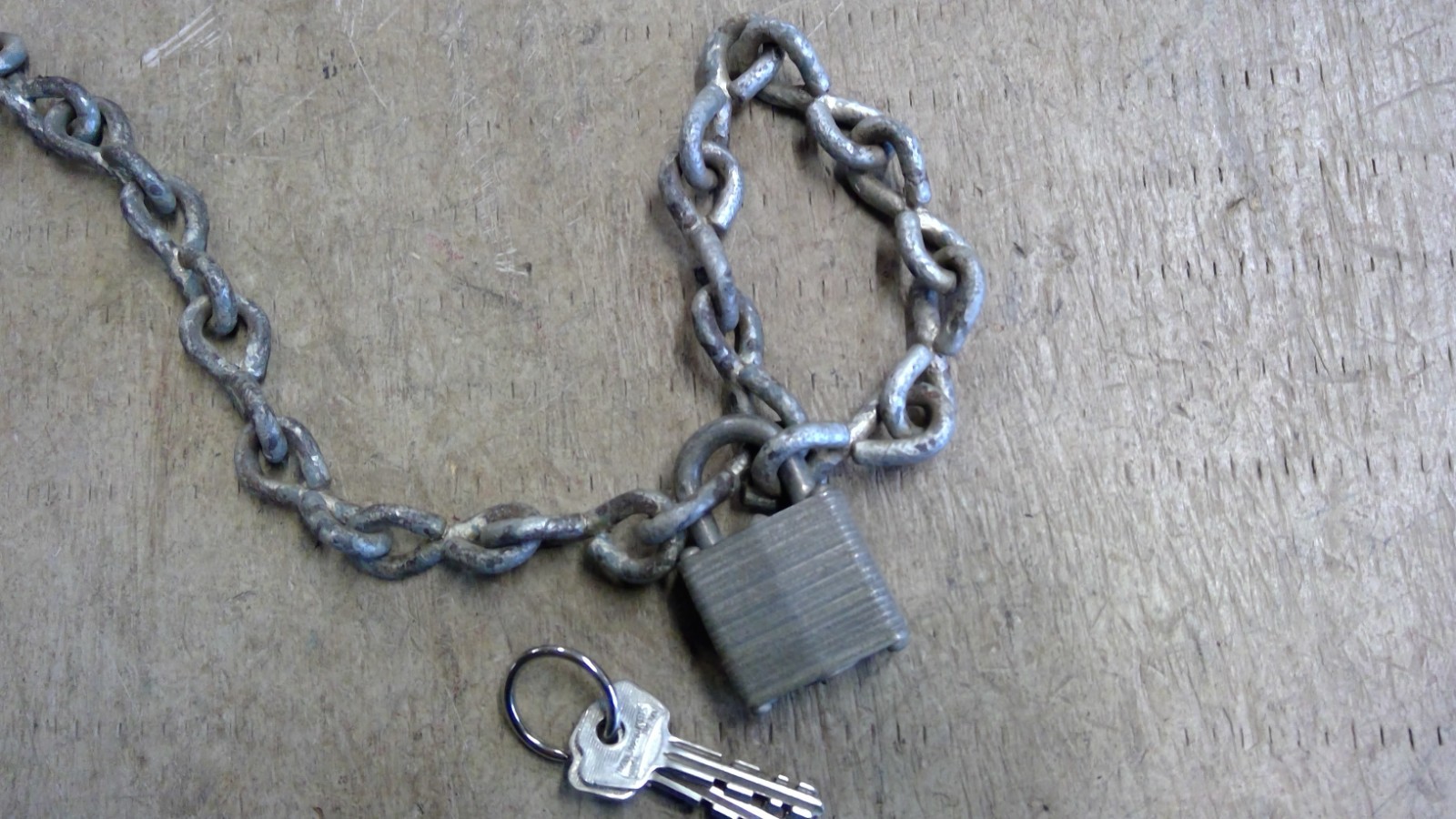 Mini iron ball chain and shackle lock & key gag gift groom bachelor party