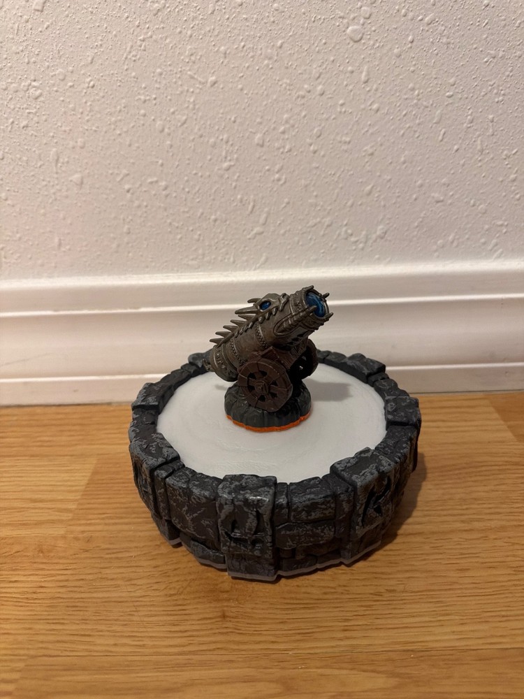 Skylanders Giant Figures | 14 pieces total | Read description