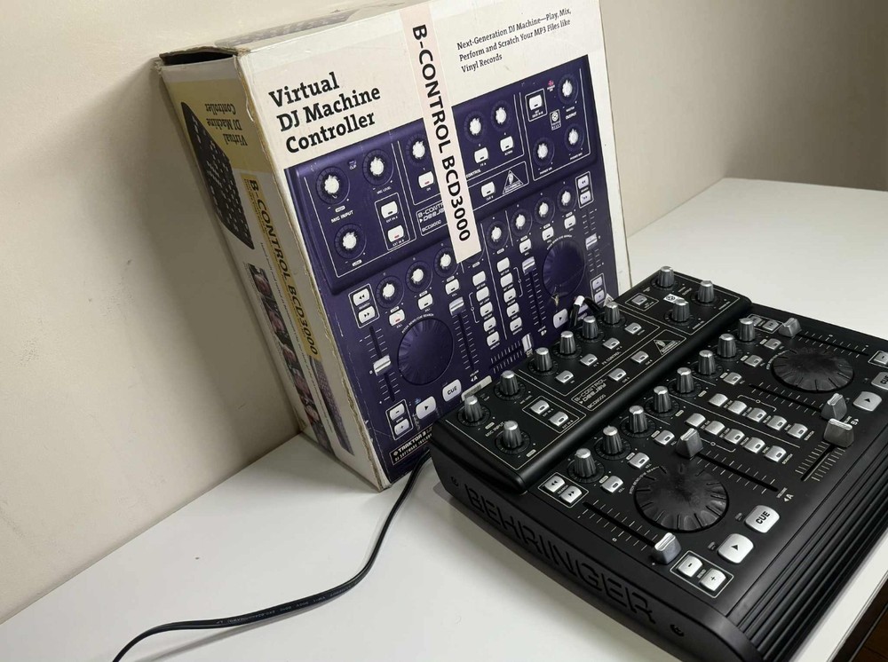 Behringer BCD3000 DJ Controller USB MIDI 4‑Ch + Audio Interface w/ Box