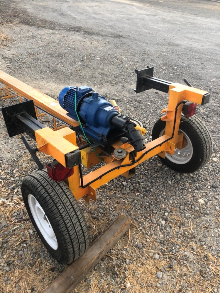 Auger drilling machine built on trailer