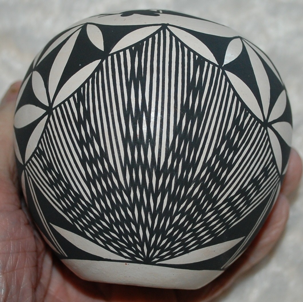 Acoma Seed Jar, Fine Line paint w/ Kokopelli-3.25 tall-3.25 diameter-V. Seymour