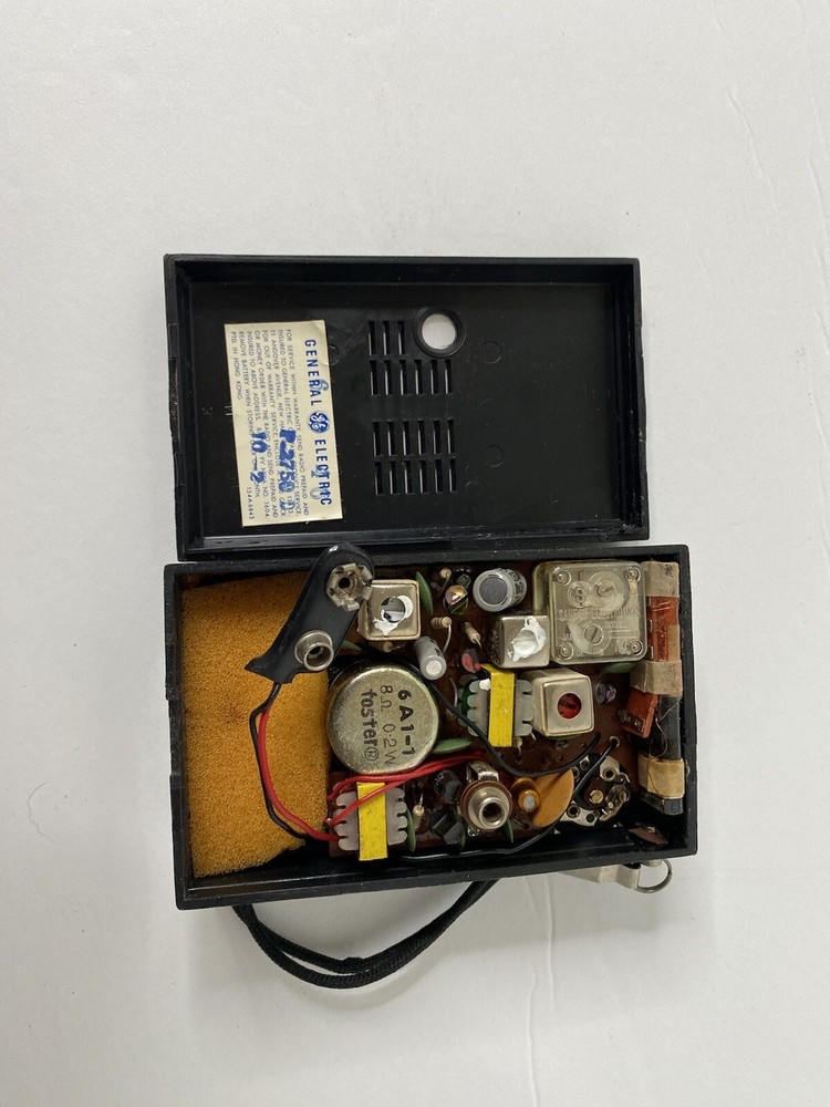General Electric Solid State Transistor Radio Vintage Tested Working