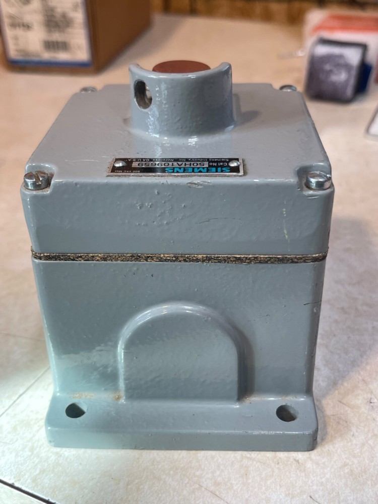 SIEMENS 50HA109659 Class 50 Heavy Duty Pilot Duty Pushbutton Control (E4)