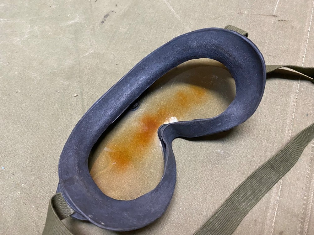 ORIGINAL WWII US ARMY INFANTRY M1944 DUST WIND GOGGLES- POLAROID