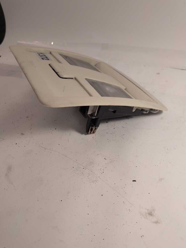 2007 - 2010 DODGE NITRO OVERHEAD DOME LIGHT BEIGE OEM