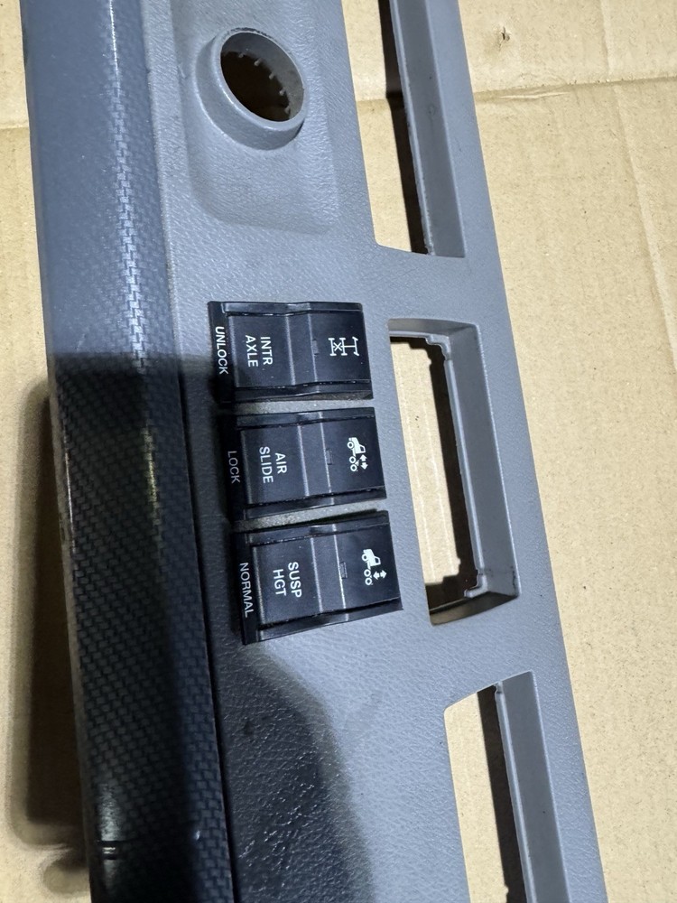 A22-73789-003 FREIGHTLINER CASCADIA 126 DASH PANEL