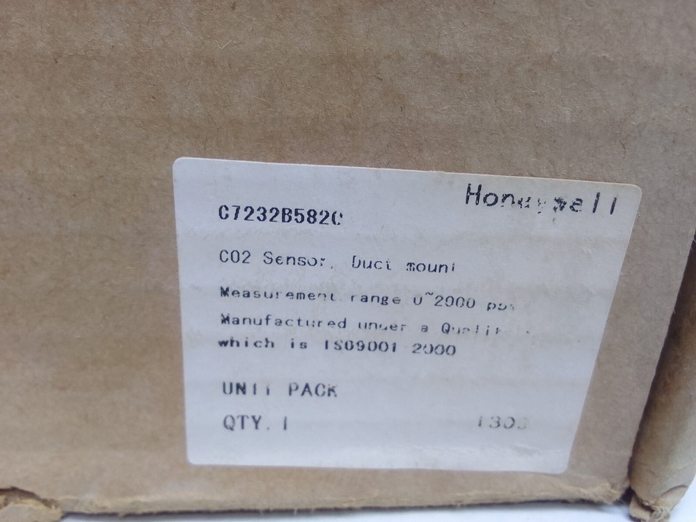 HONEYWELL CO2 SENSOR. DUCT MOUNT / C7232B5820