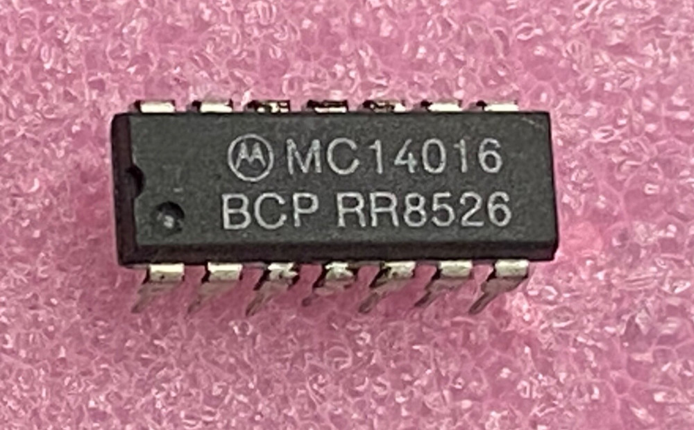 Motorola MC14016BCP quad analog switch Integrated Circuit