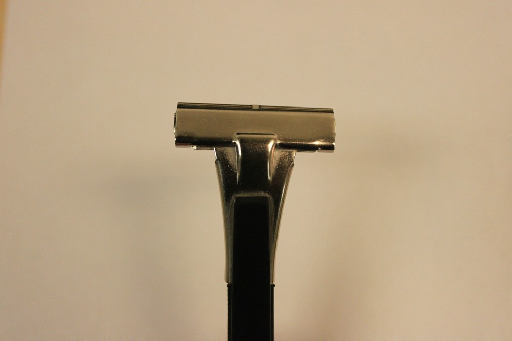 Off Brand Handle that will hold Schick Injector Razor Blades