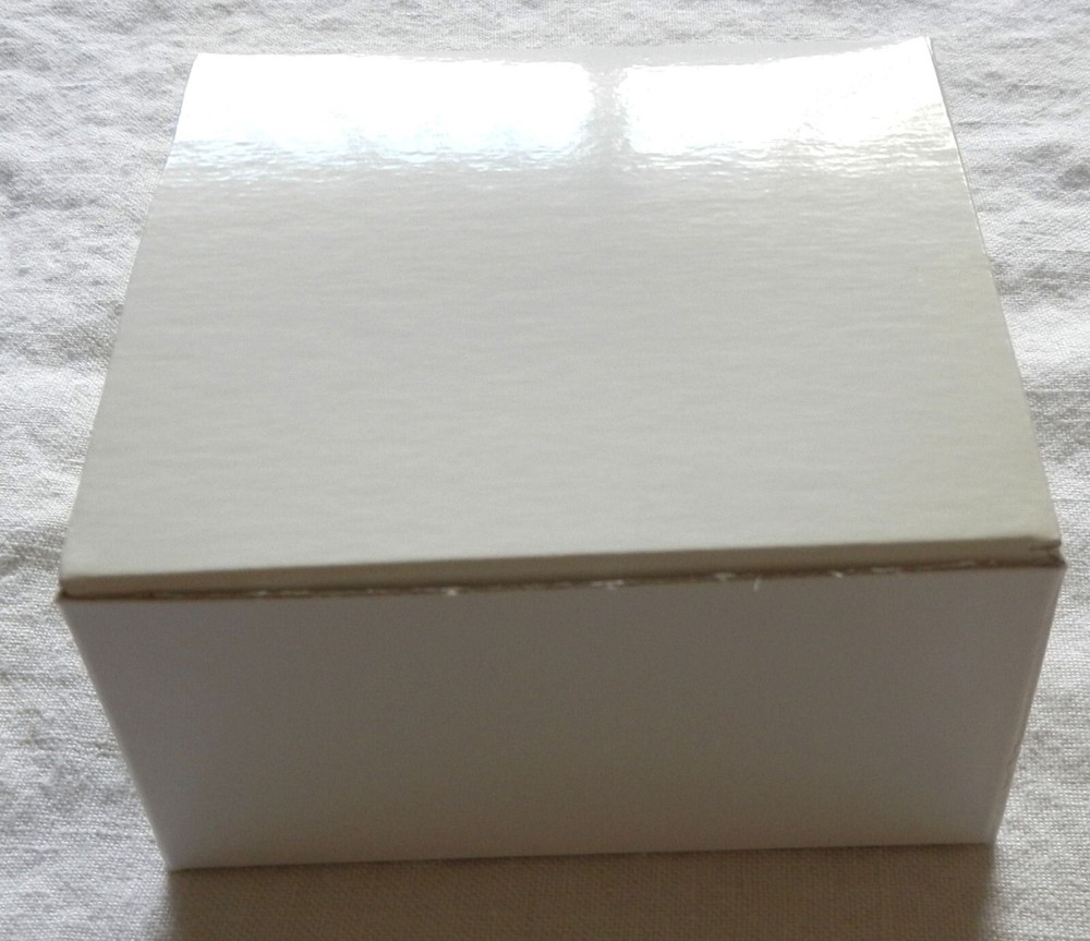 25 4" x 4" x 2" Folding White Chrome Gift Box