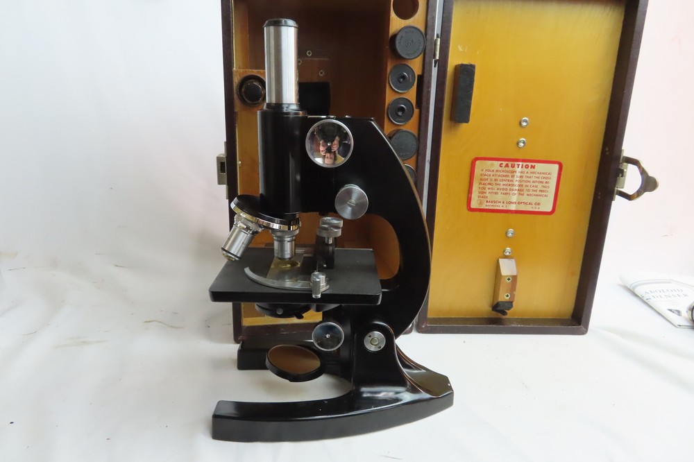BAUSCH & LOMB Student MICROSCOPE WK9436 w/Case Extra Eyepices