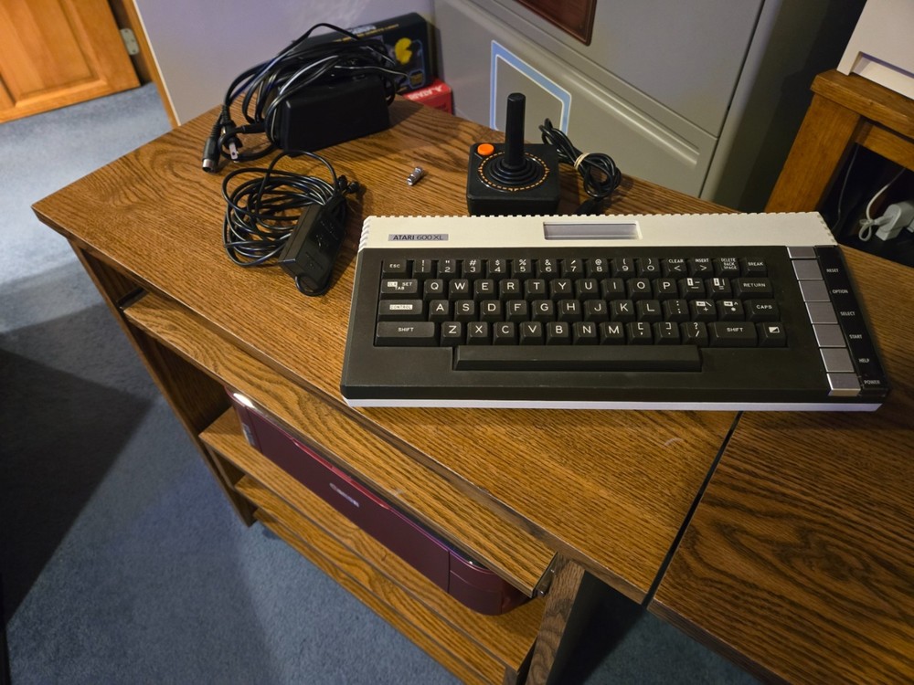 Atari 600XL Computer Tested & Working