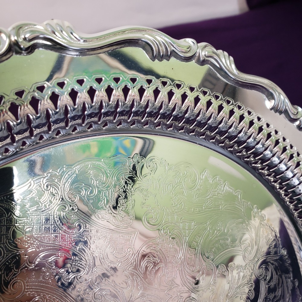 Oneida Georgian Scroll Silverplate Pierced Round Tray 12.5" Original Box