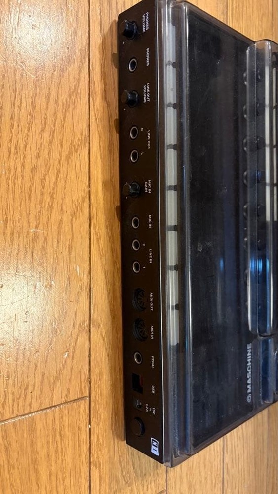 Native Instruments Maschine MK3 Production System Controller w/ Deck Saver Box